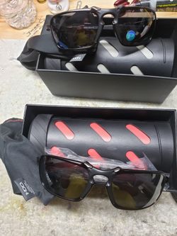 Oakley BADMAN Scuderia FERRARI COLLECTIOB for Sale in Moreno Valley CA OfferUp