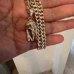 Cuban Chain In Gold Plated With Small Jesús Face