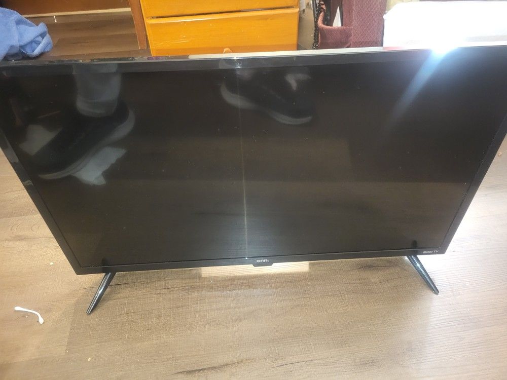 Onn Smart TV 32" - NEW