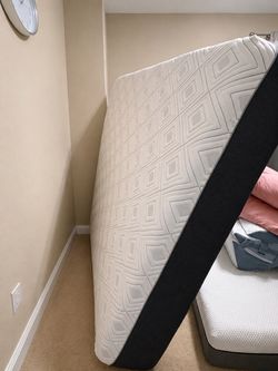 Queen Size Sealy Mattress – Never Used