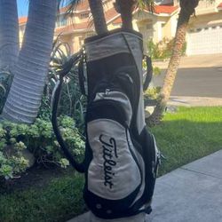 └➤➤➤ Light Weight Golf Bag w/ shoulder backpack straps | Made by Title