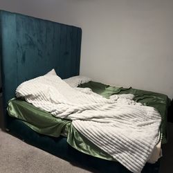 King Size Velvet Frame - Side Board Needs Repair
