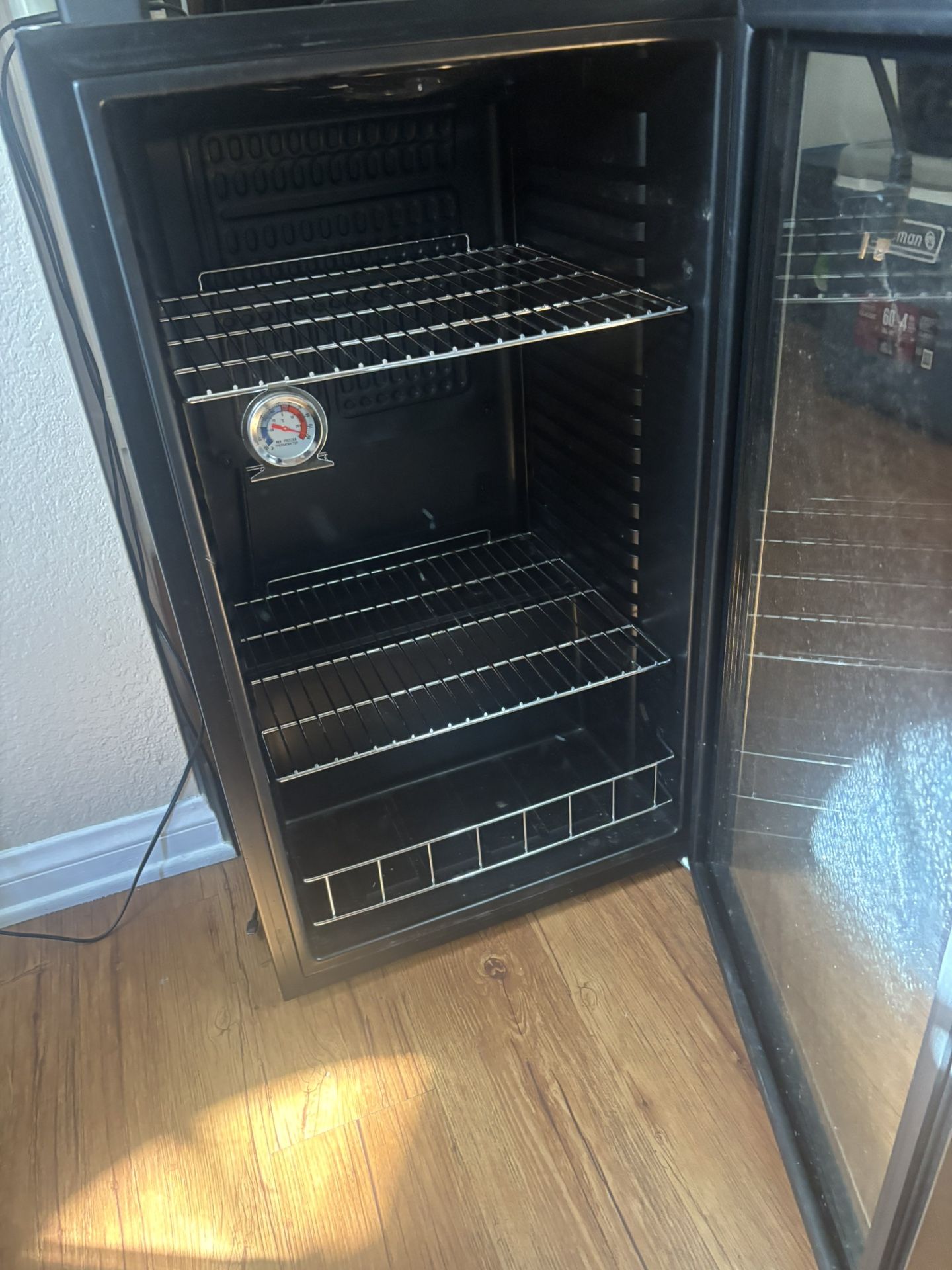 Mini fridge 