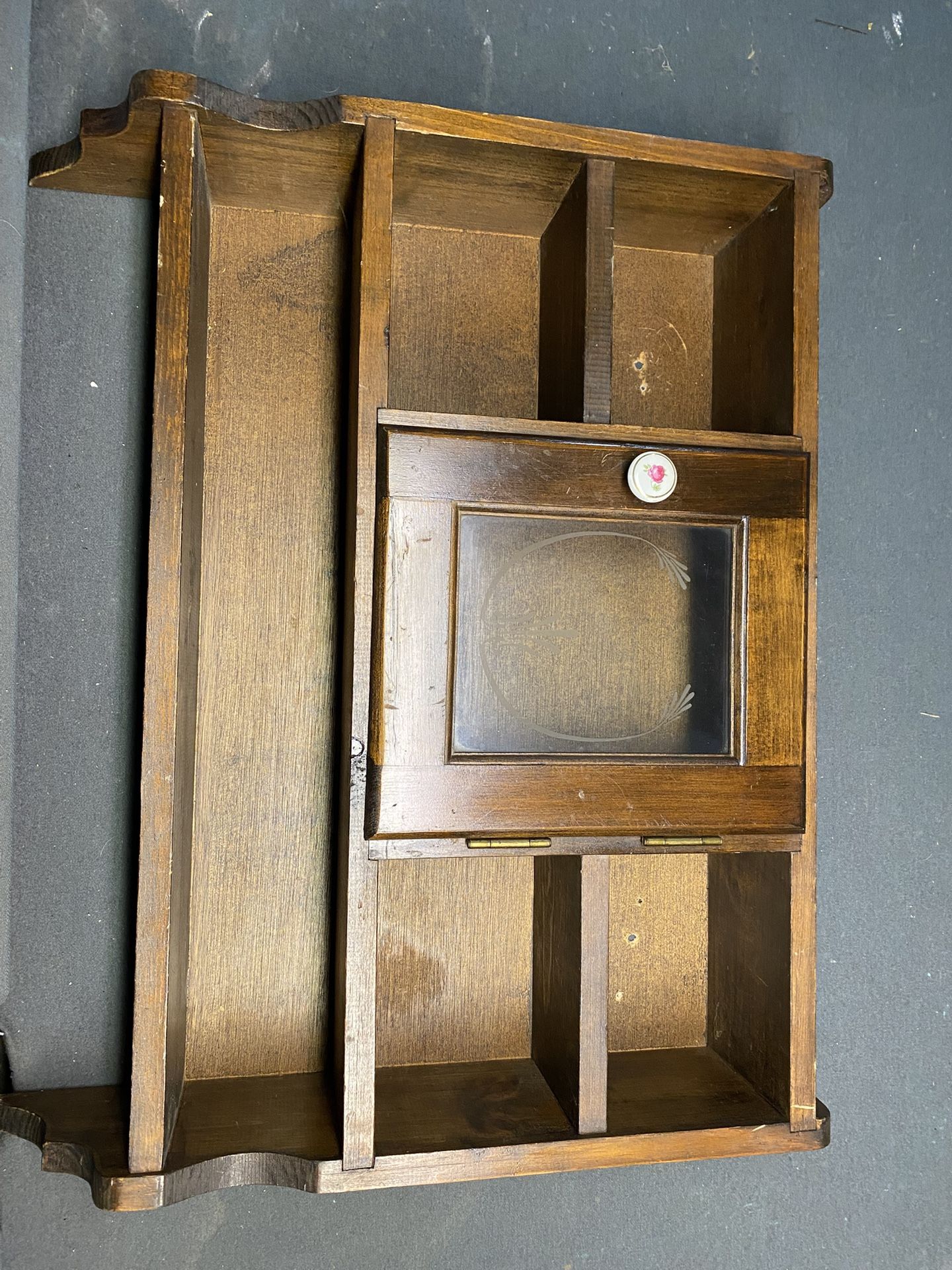 Five Sections Shelf With One Section With Gas’s Cupboard