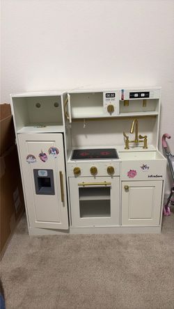 Toy kitchen