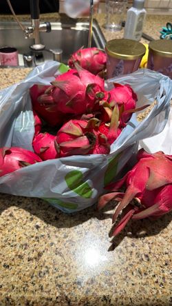 Freshly Picked Dragon Fruit (Fresh) $5 per lb