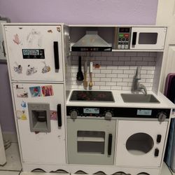 Kids Play Kitchen