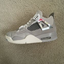 Jordan 4 Retro Frozen Moments woman’s size 9.5
