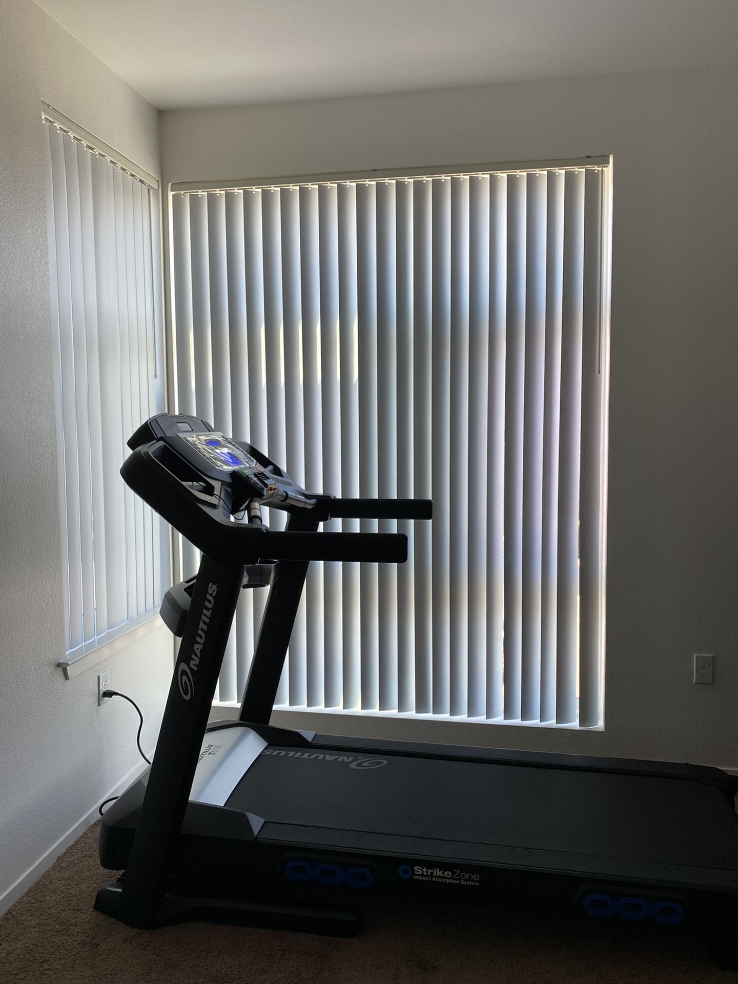 Nautilus - T616 Treadmill -Black