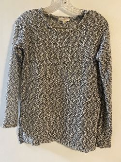 1125. Preowned Aeropostale Black And White Metallic Top Size XS $5.00