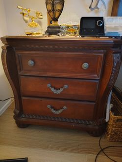 Set of 2 Ornate Wood 3-Drawer Nightstand
