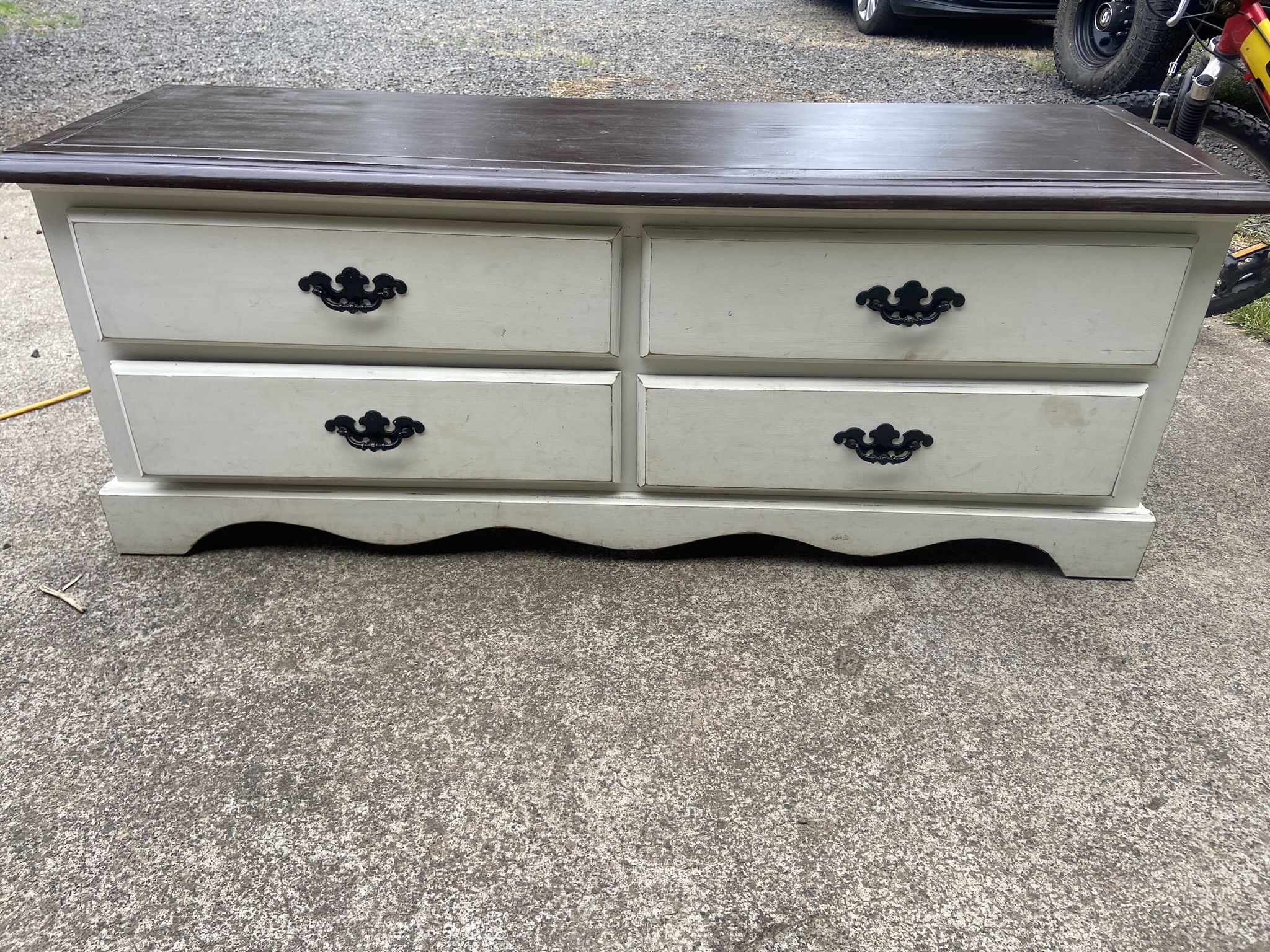 Short Dresser
