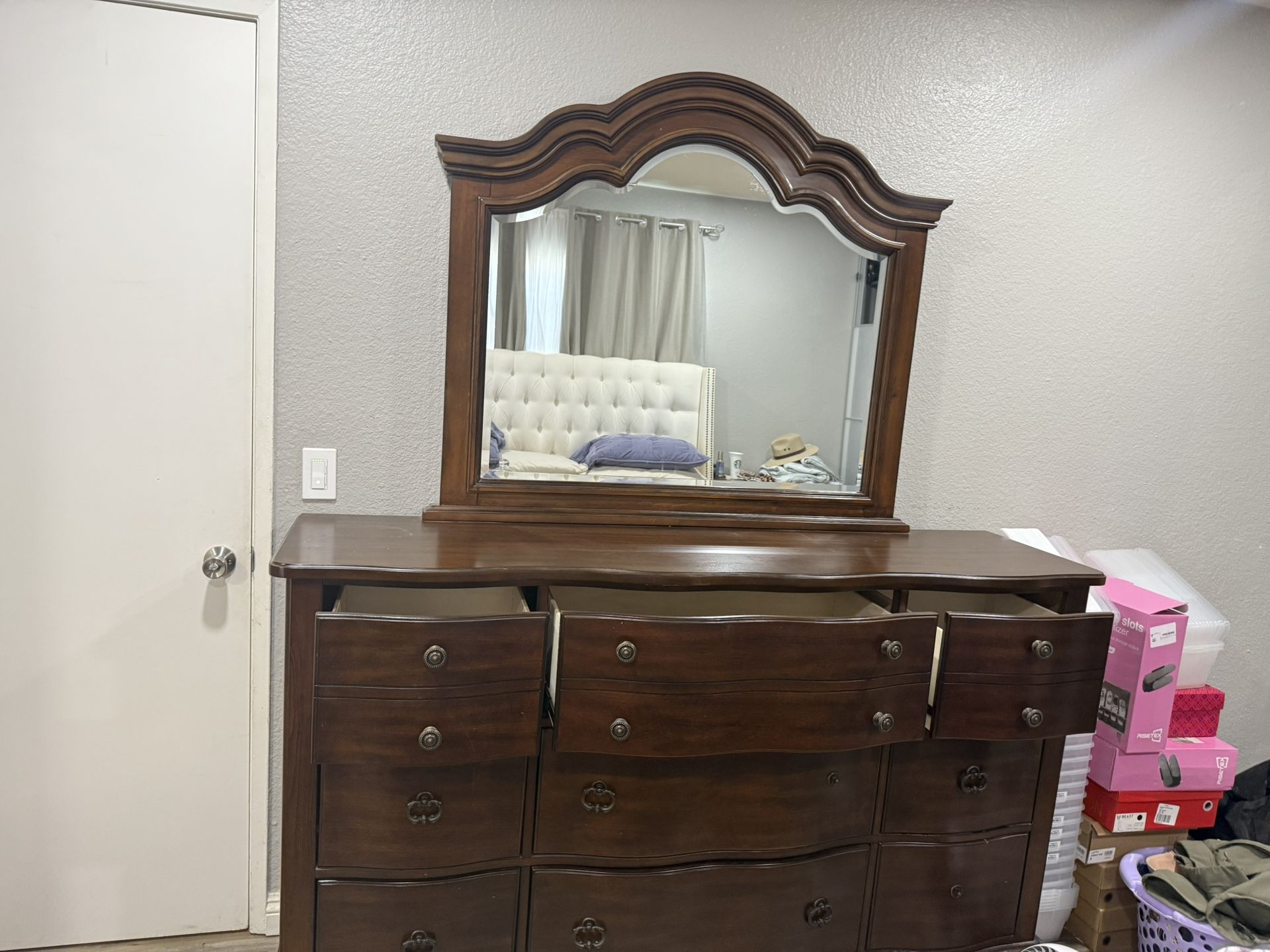 Dresser & Nightstands
