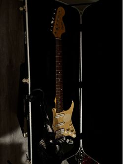 Fender Squire+hardcase+amp and cable