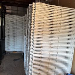 White Folding Chairs/ Sillas blancas
