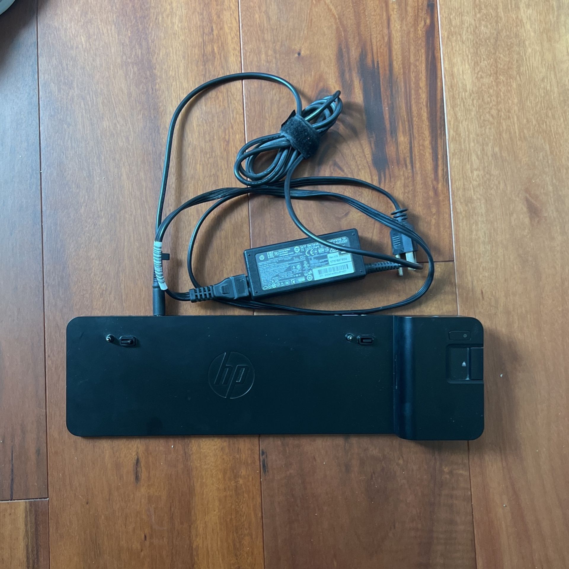 HP Elitebook 2013 ultraslim docking station and AC adapter