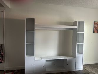 Entertainment center