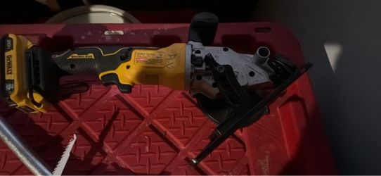 DEWALT ATOMIC 20V MAX* Brushless Cordless 4-1/2" Circular Saw