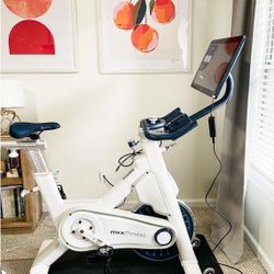 Fitness Bicycle W/ 21” Monitor White 