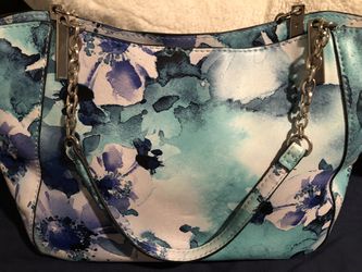 Flower Wallet with Large Capacity and Compartment, Wrist Hand Bag Red for  Sale in Lawrenceville, GA - OfferUp