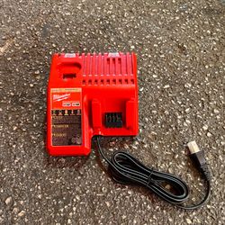 Milwaukee M18/12 Charger