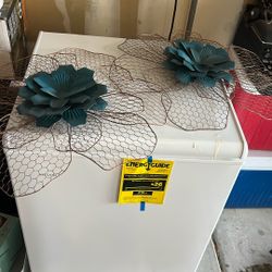 2 Wire Floral Wall Art 