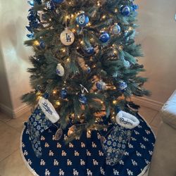 Árbol De Navidad Con Todo Y Decoración De Los Dodgers  De Su Campeonato De 2020  7”50 De Altitud