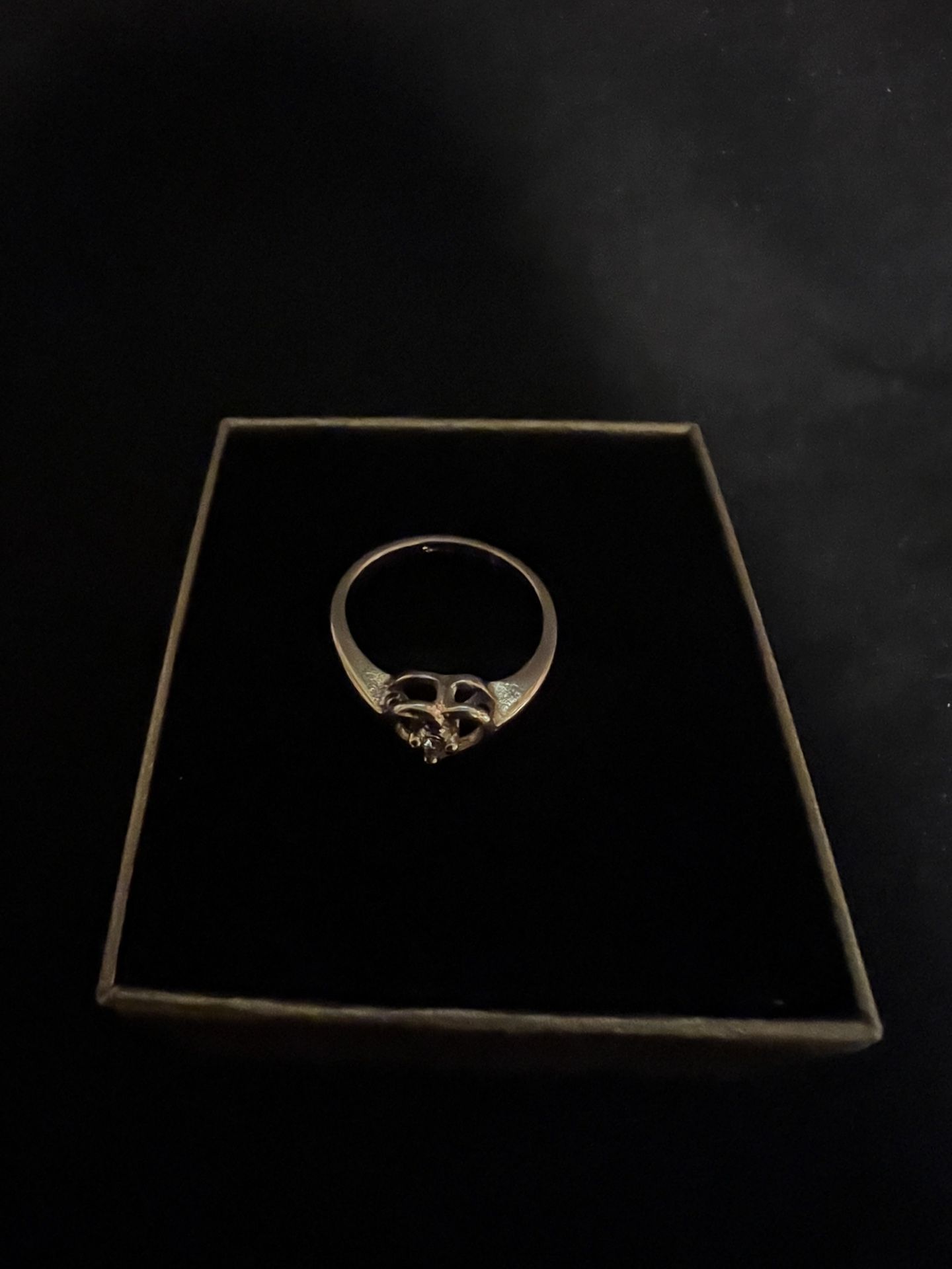 18 Karat Gold GE Heart Shaped Ring With Small Diamond Center Size 6.5.