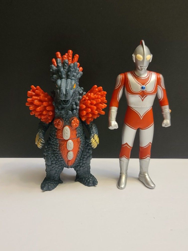Bandai Set Of 2 Figures VEROKRON & ULTRAMAN Ultraman Series Figures