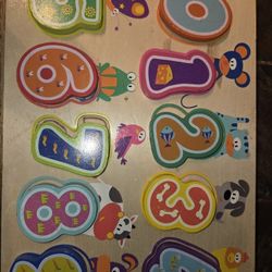 Toddler Wood Puzzels With Rack Holder.