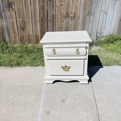  22”W x 17”D x 24”H