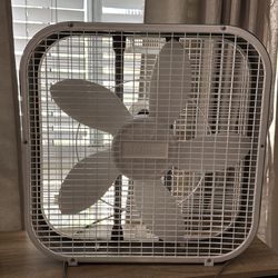 Holmes brand box fan 20” x 20” white