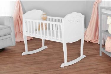 Bassinet crib color white