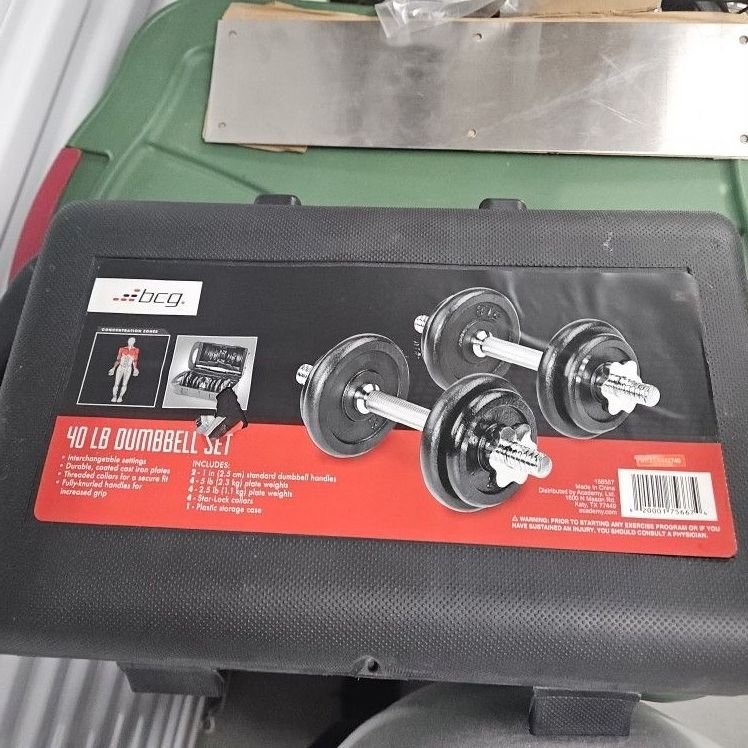 40 LB DUMBELL SET IN BOX. 