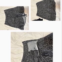Black polka dot ruﬄed skirt
