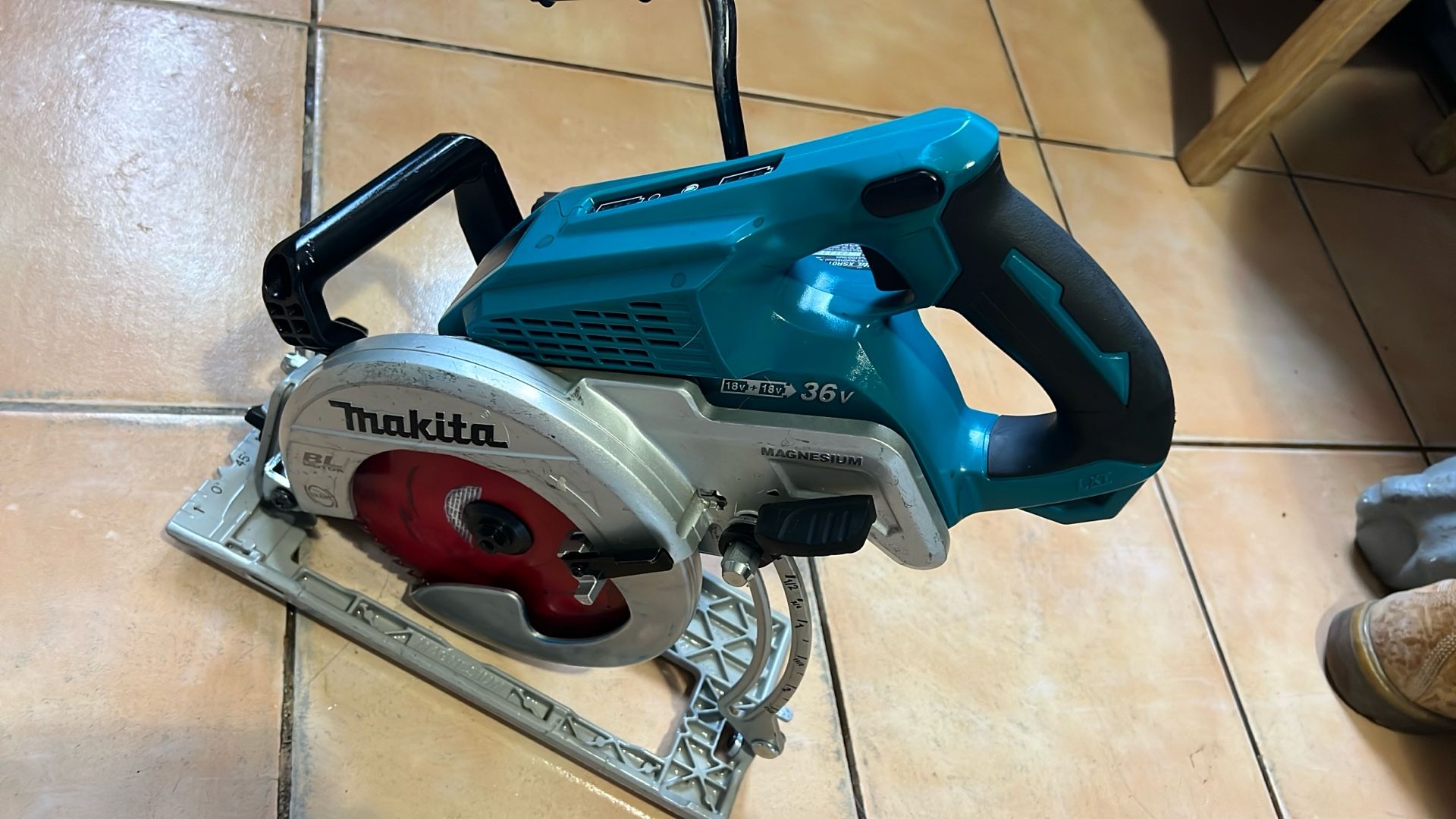 Makita 36volt Skill Saw Brushless 7 1/4  Tool Only 
