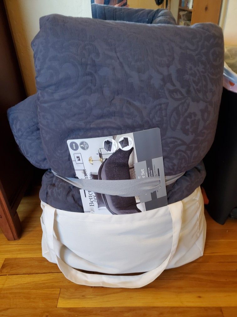 Better Homes and Gardens Comforter - King