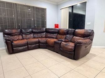 Free. Dual power reclining sofa. Recliners all work