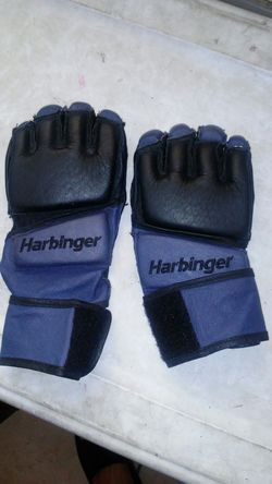 Kickboxing gloves size medium excellent condition
