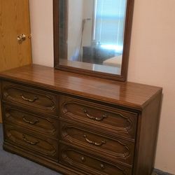 Dresser With Mirror