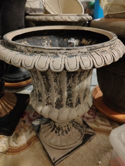 2 Beautiful Pots In Spring Hill