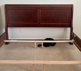 Cherrywood King Sleigh Bedroom Set