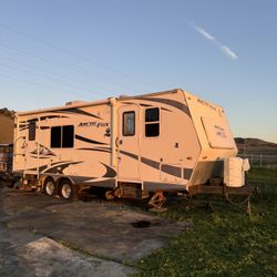 2011 Artic Fox 25P