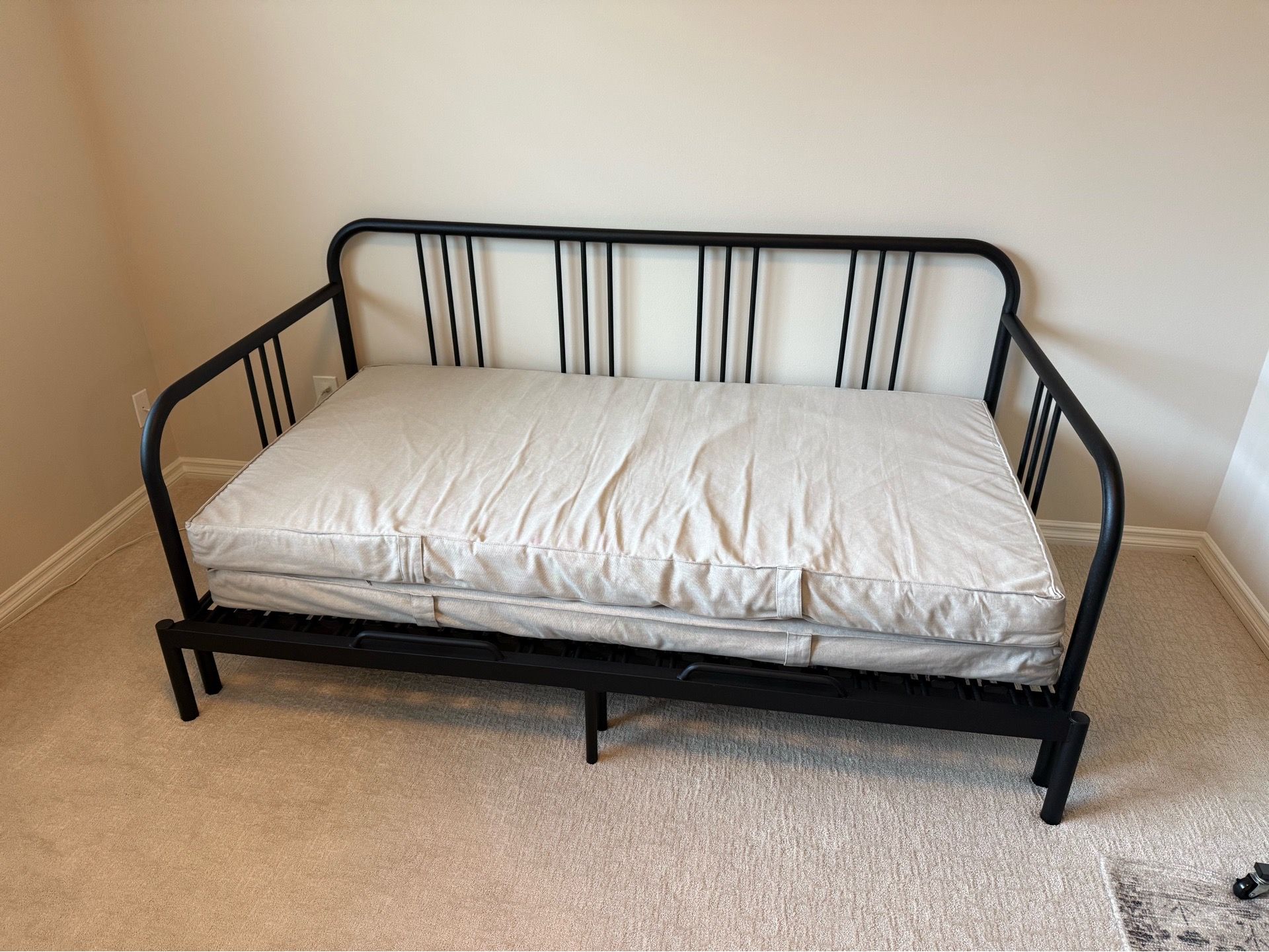 IKEA FYRESDAL Black Metal Pullout Daybed / Trundle Bed – Pristine Condition