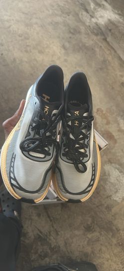 Hokas