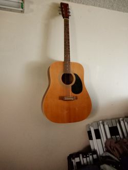 Famosa Acustica Guitar