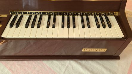 Vintage Magnus Electric Chord Organ Model 391 Works Great! for