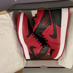 Jordan 1 Mid