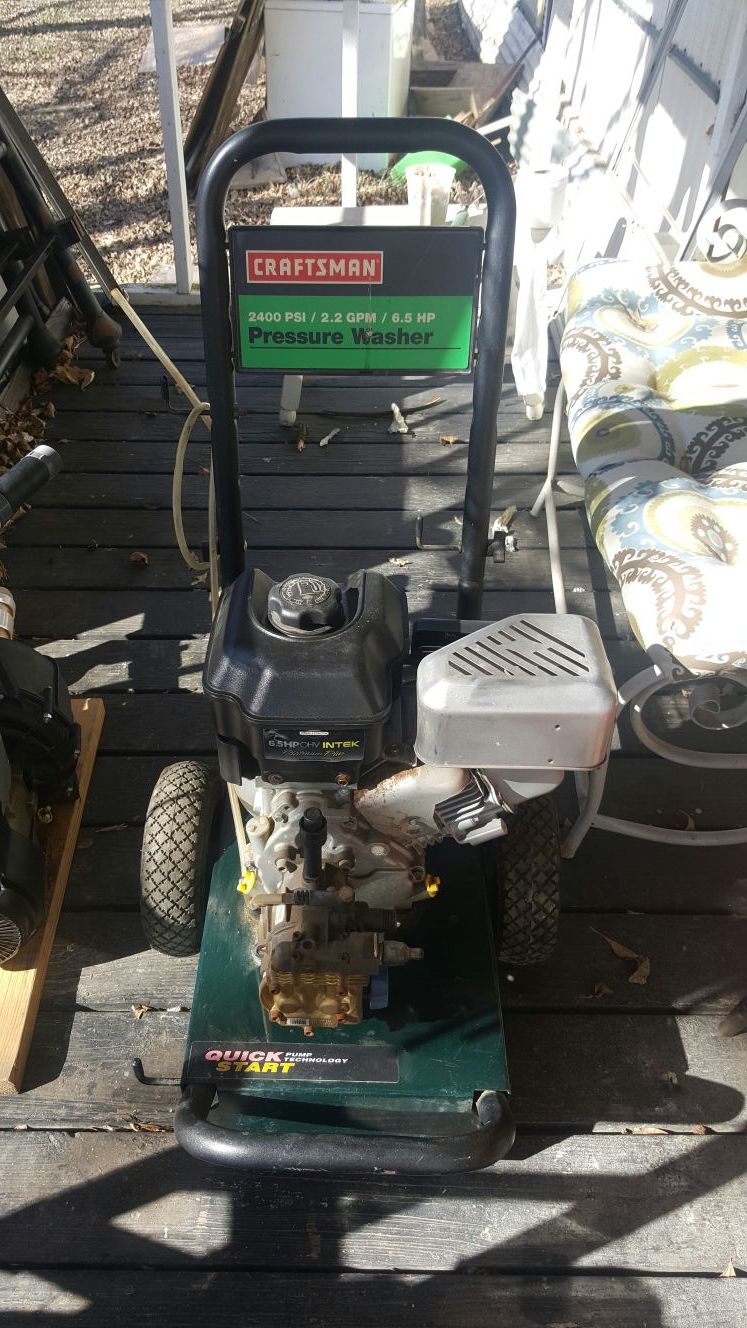 Craftsman 2400 psi pressure washer 6.5 hp Briggs and Stratton