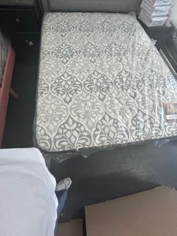 Full size mattress